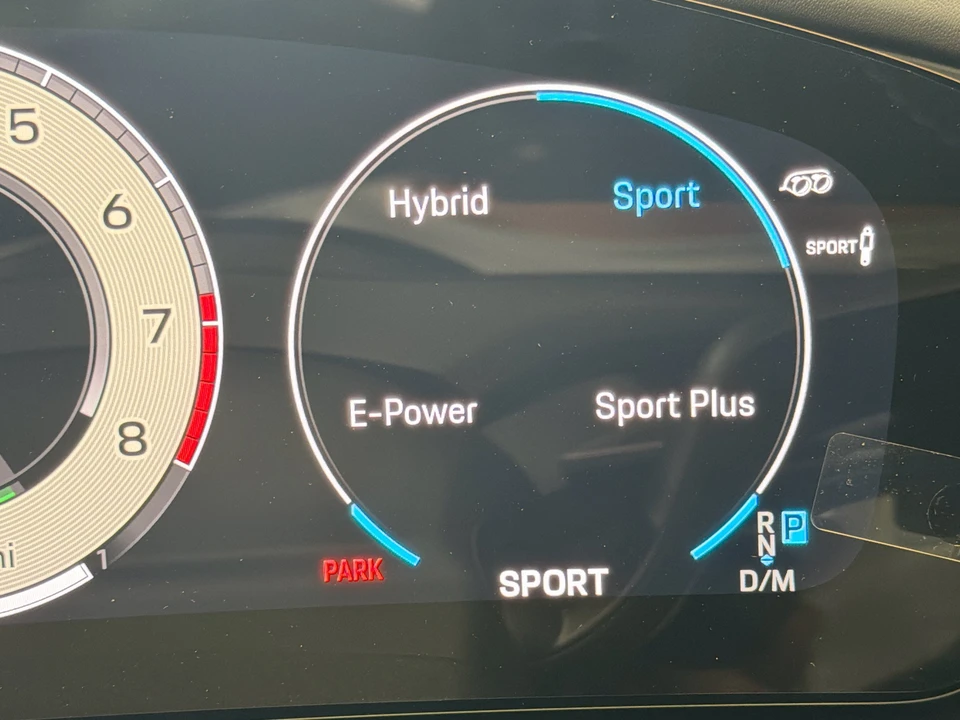 2026 Porsche 976 Panamera - Image 28 of 31
