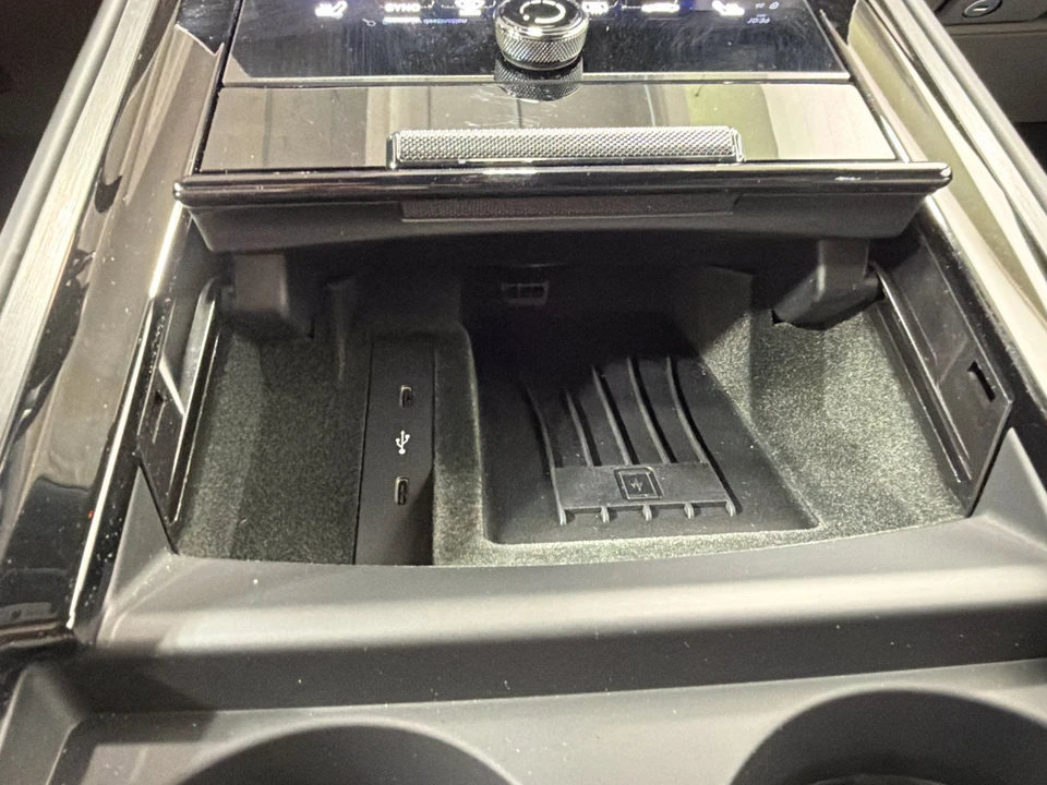 2026 Porsche 976 Panamera - Image 29 of 31