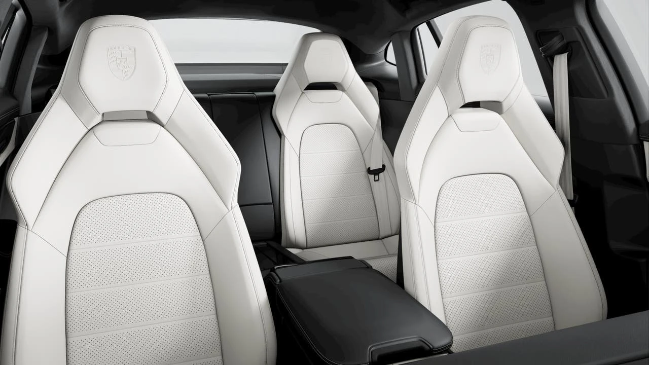 2026 Porsche Panamera - Image 9 of 10