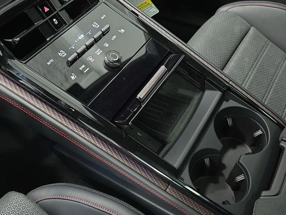 2026 Porsche Panamera - Image 20 of 31
