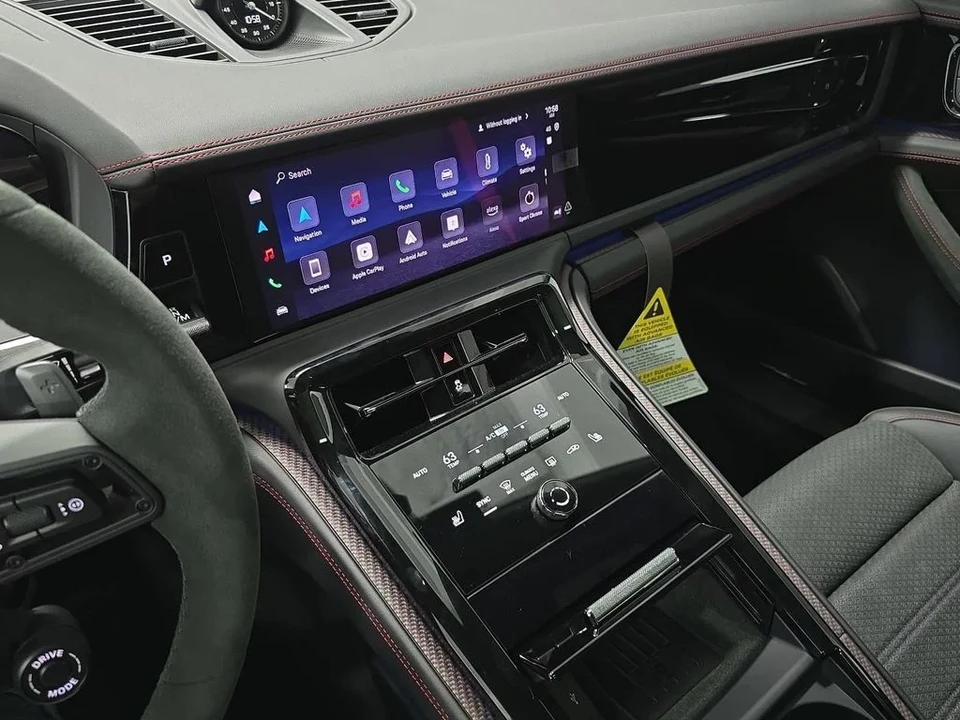 2026 Porsche Panamera - Image 15 of 31