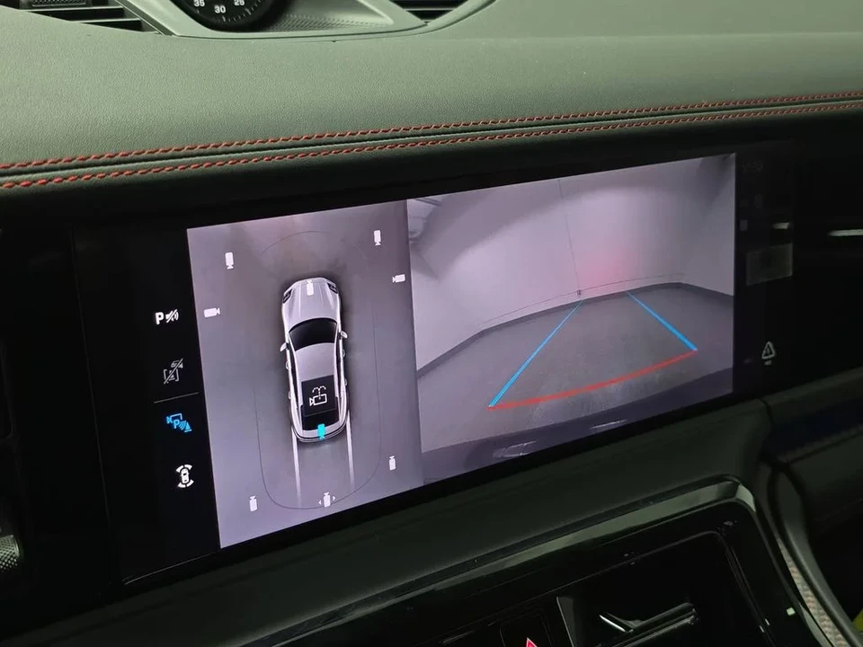 2026 Porsche Panamera - Image 18 of 31