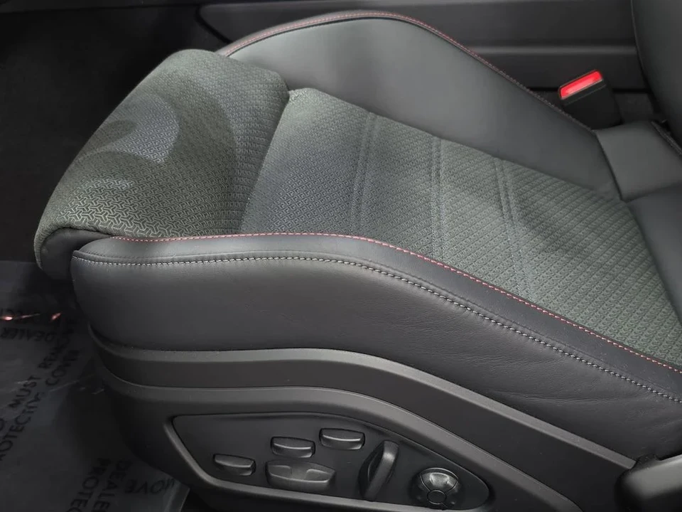 2026 Porsche Panamera - Image 25 of 31