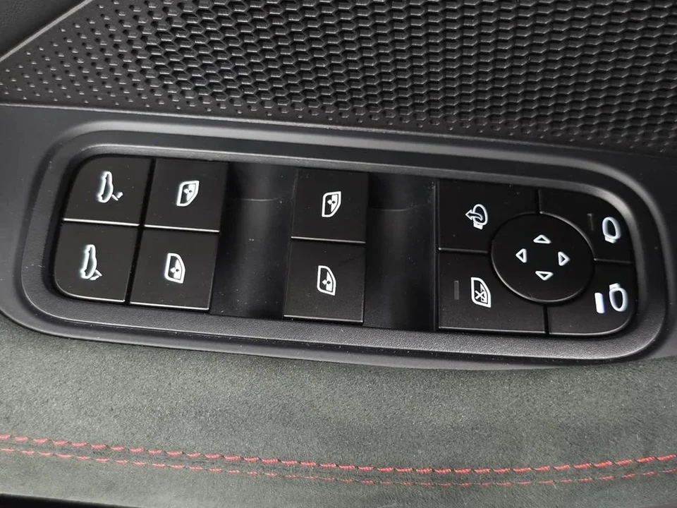2026 Porsche Panamera - Image 24 of 31