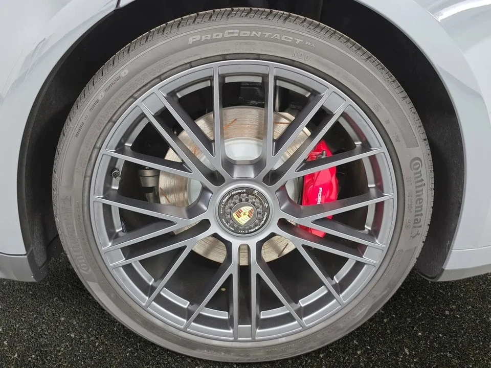 2026 Porsche Panamera - Image 29 of 31