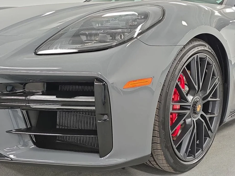 2026 Porsche Panamera - Image 11 of 31