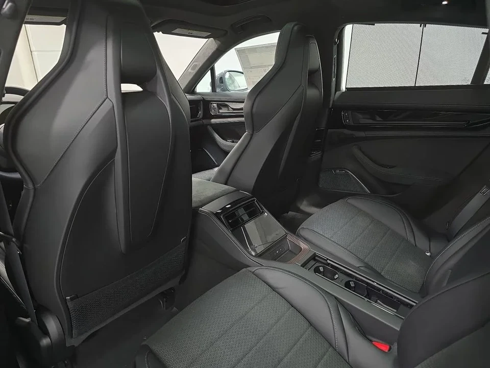 2026 Porsche Panamera - Image 27 of 31