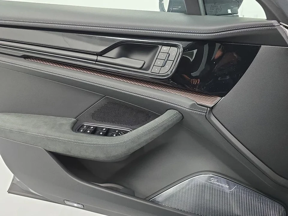 2026 Porsche Panamera - Image 22 of 31