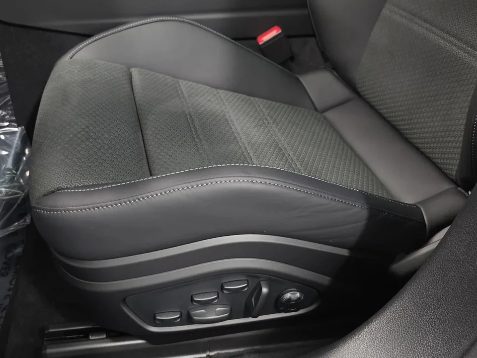 2026 Porsche Panamera - Image 24 of 31