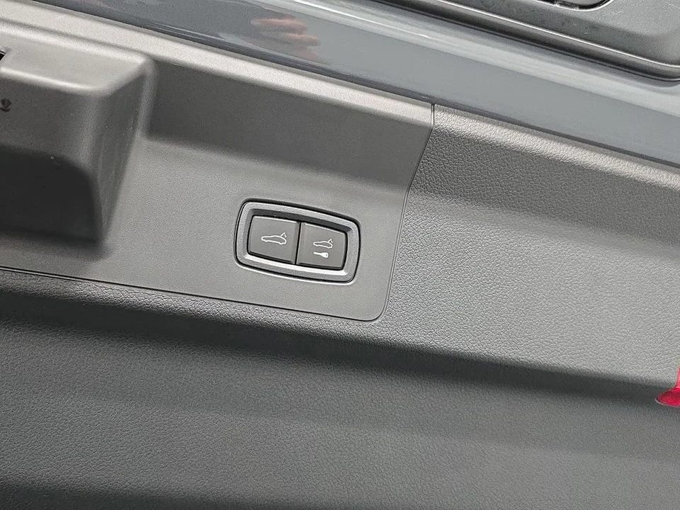 2026 Porsche Panamera - Image 31 of 31