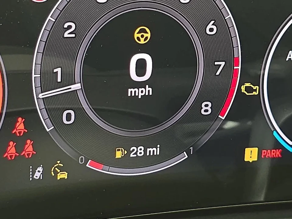 2026 Porsche Panamera - Image 14 of 31