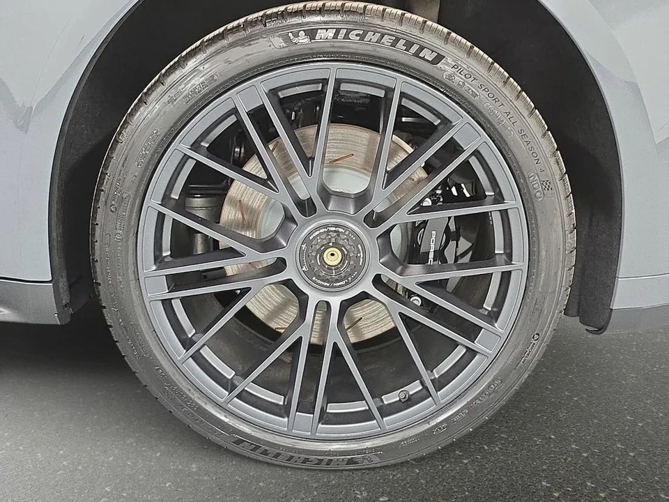 2026 Porsche Panamera - Image 28 of 31