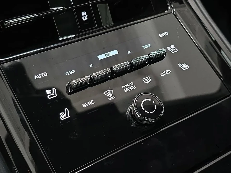 2026 Porsche Panamera - Image 19 of 31