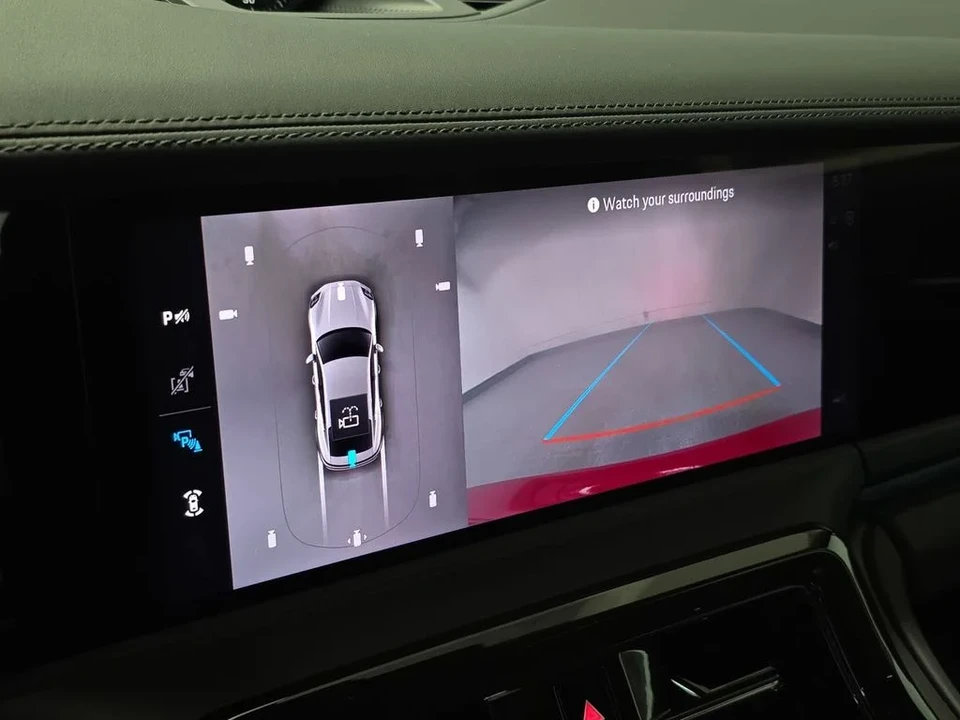 2026 Porsche Panamera - Image 18 of 31