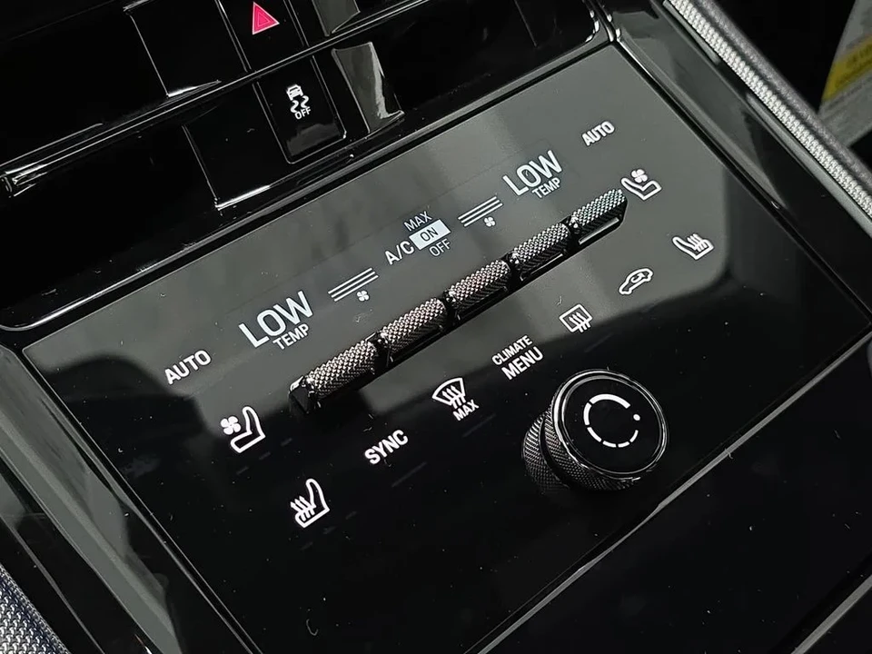 2026 Porsche 976 Panamera - Image 19 of 31