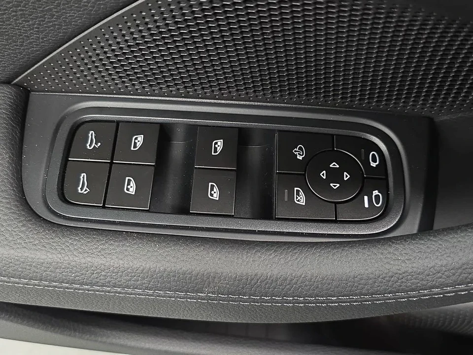 2026 Porsche 976 Panamera - Image 24 of 31