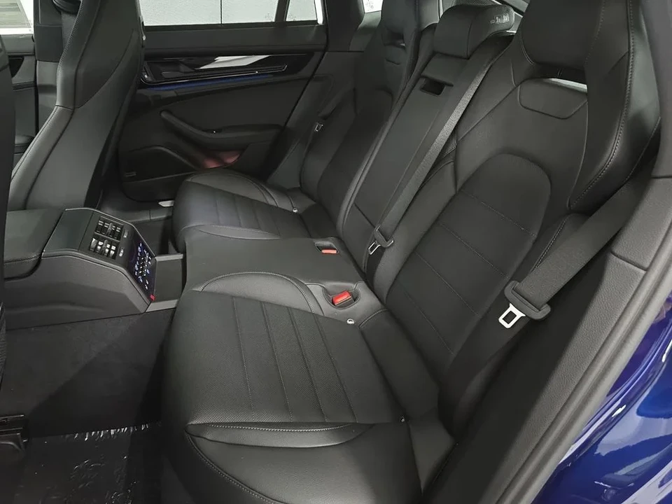 2026 Porsche 976 Panamera - Image 27 of 31