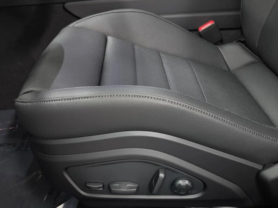 2026 Porsche 976 Panamera - Image 25 of 31