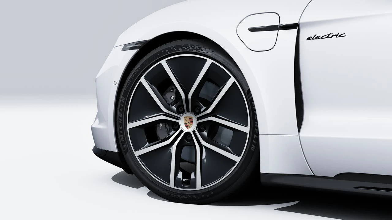 2026 Porsche Taycan 4 - Image 10 of 14