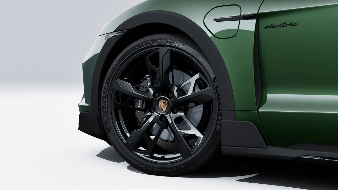 2026 Porsche Taycan Cross Turismo - Image 10 of 14