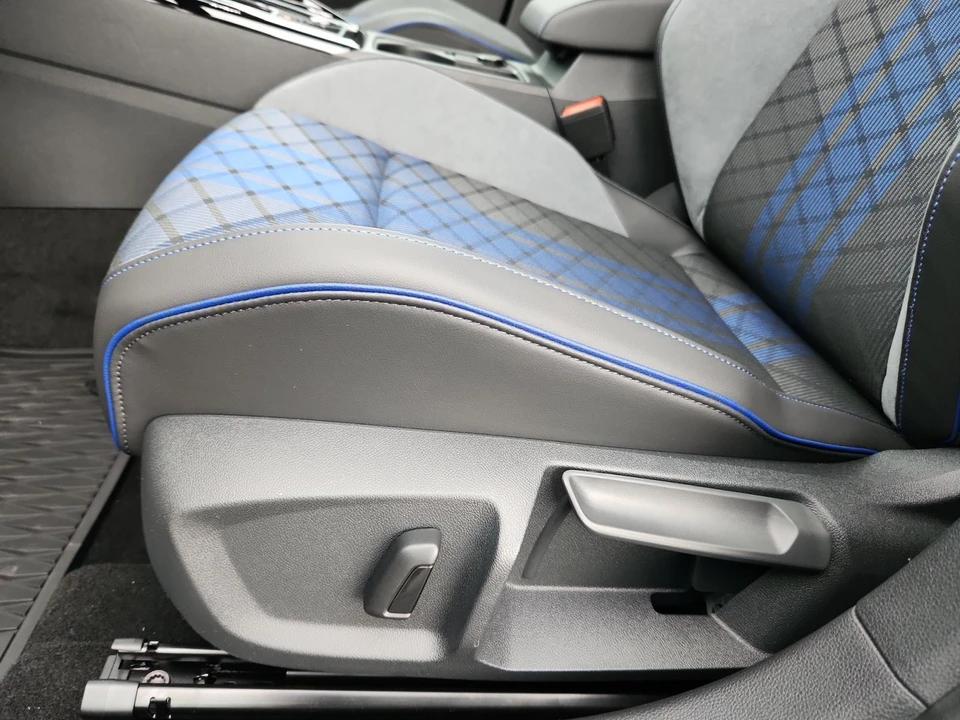 2026 Volkswagen Golf R Mk8 - Image 16 of 31
