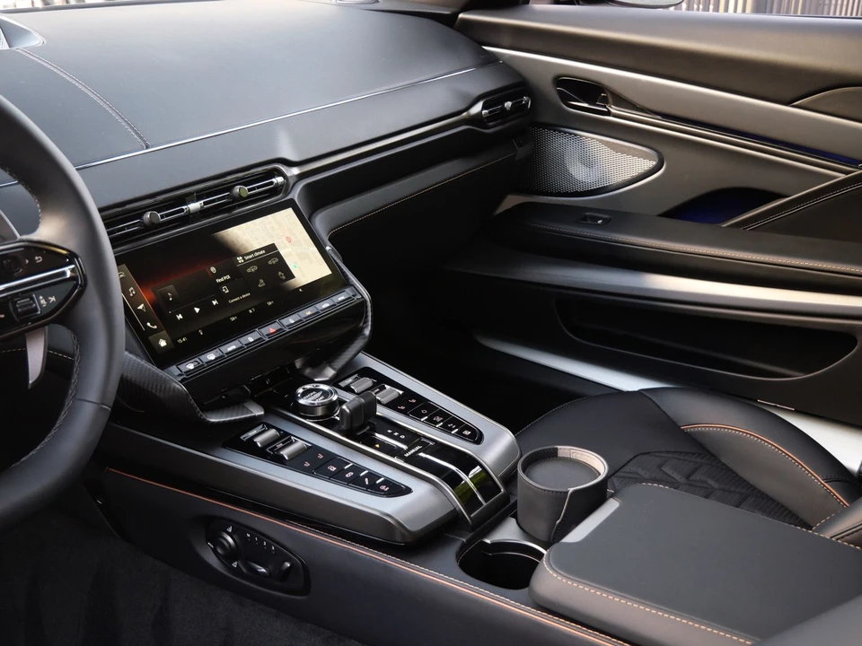 2027 Aston Martin Vanquish 3rd Gen - Image 16 of 27