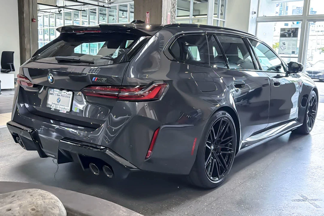 2027 BMW G90/G99 M5 - Image 2 of 27