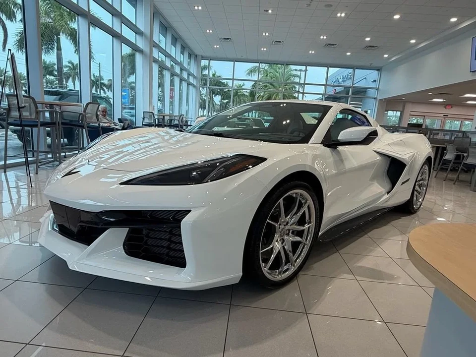 2027 Chevrolet Corvette C8 Grand Sport - Image 3 of 31