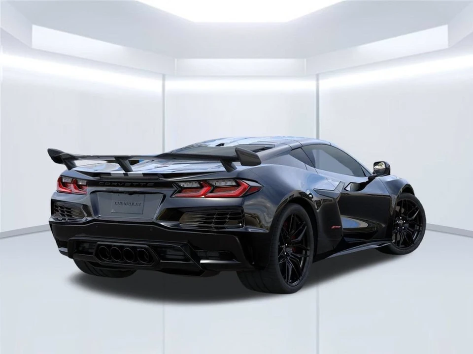 2027 Chevrolet Corvette C8 Z06 - Image 6 of 31
