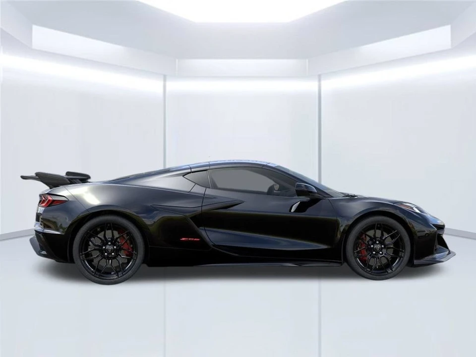 2027 Chevrolet Corvette C8 Z06 - Image 7 of 31