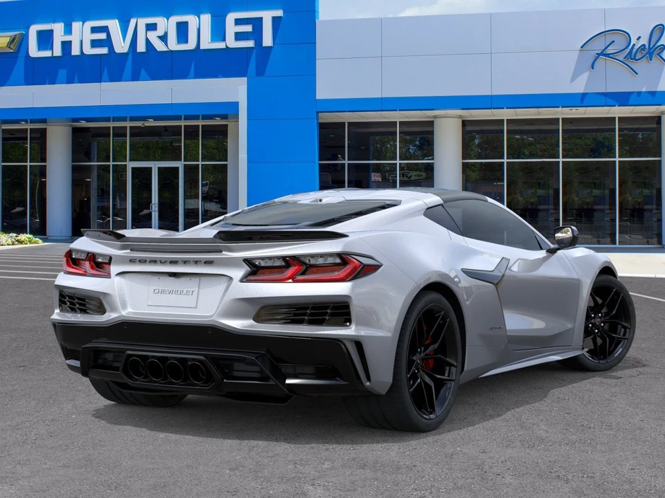 2027 Chevrolet Corvette C8 Z06 - Image 6 of 31