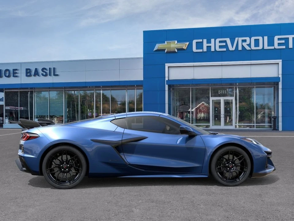 2027 Chevrolet Corvette C8 Z06 - Image 5 of 31