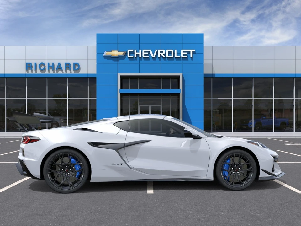 2027 Chevrolet Corvette C8 ZR1 - Image 5 of 31