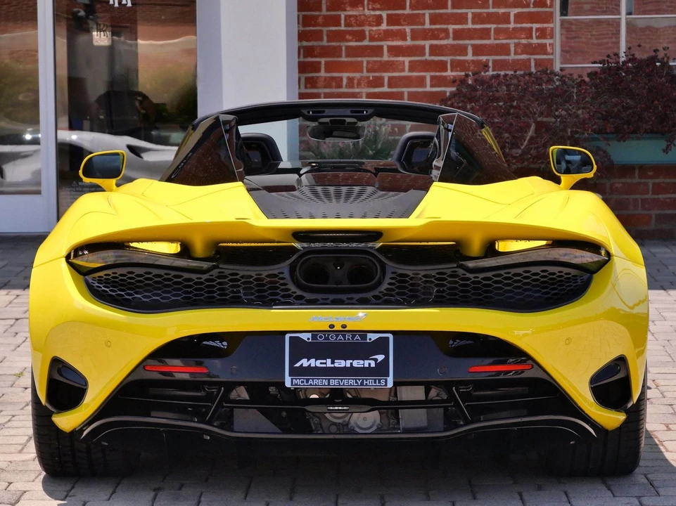 2027 McLaren 750S Spider - Image 5 of 27