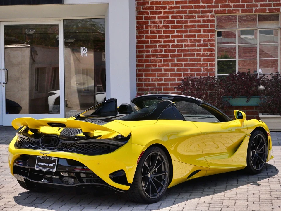2027 McLaren 750S Spider - Image 4 of 27