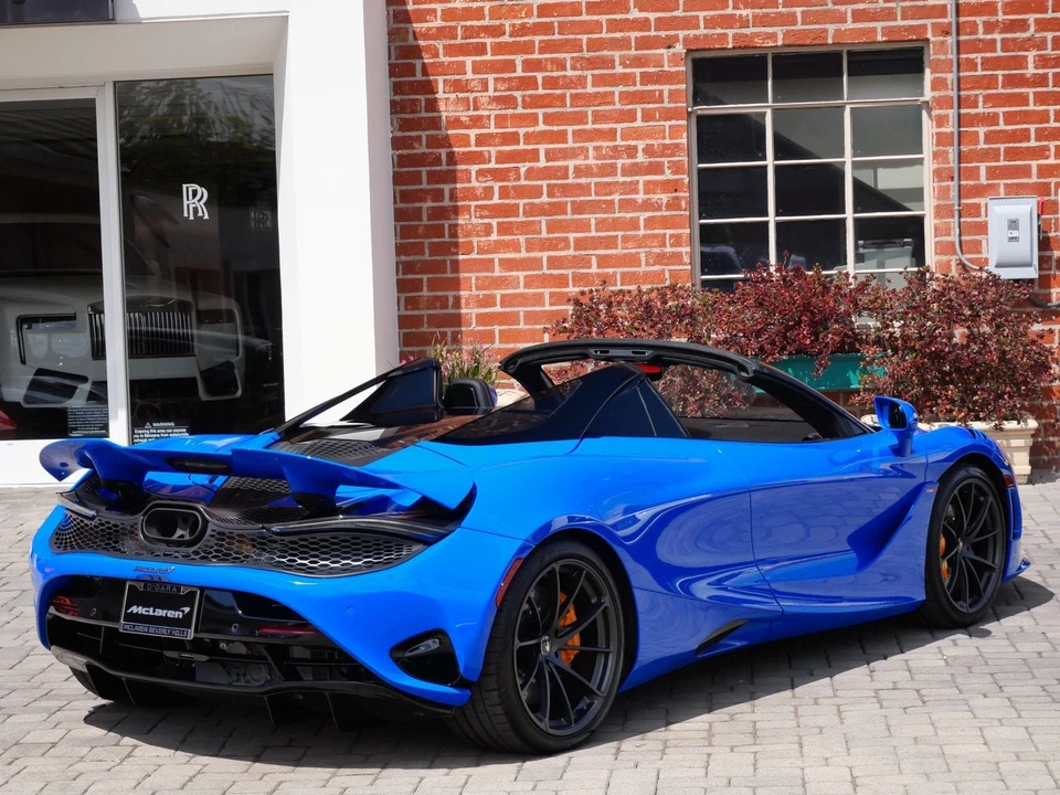 2027 McLaren 750S Spider - Image 4 of 28
