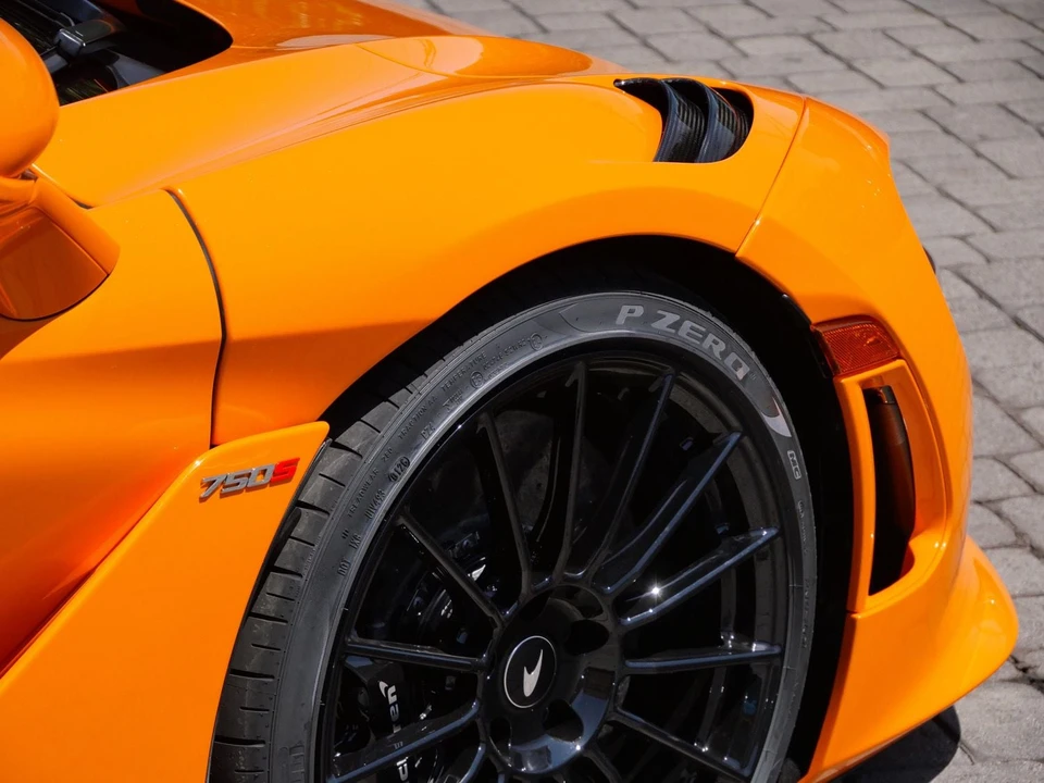 2027 McLaren 750S Spider - Image 17 of 29