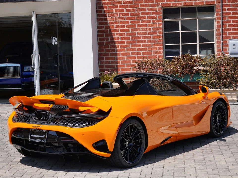 2027 McLaren 750S Spider - Image 4 of 29