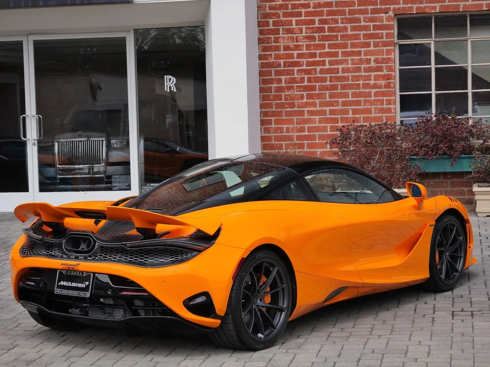 2027 McLaren 750S Coupe - Image 4 of 26