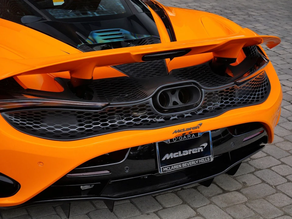 2027 McLaren 750S Coupe - Image 18 of 26