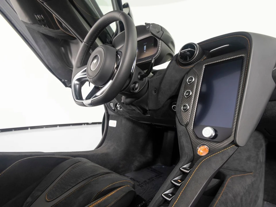 2027 McLaren 750S - Image 27 of 31