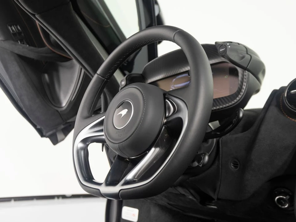 2027 McLaren 750S - Image 28 of 31
