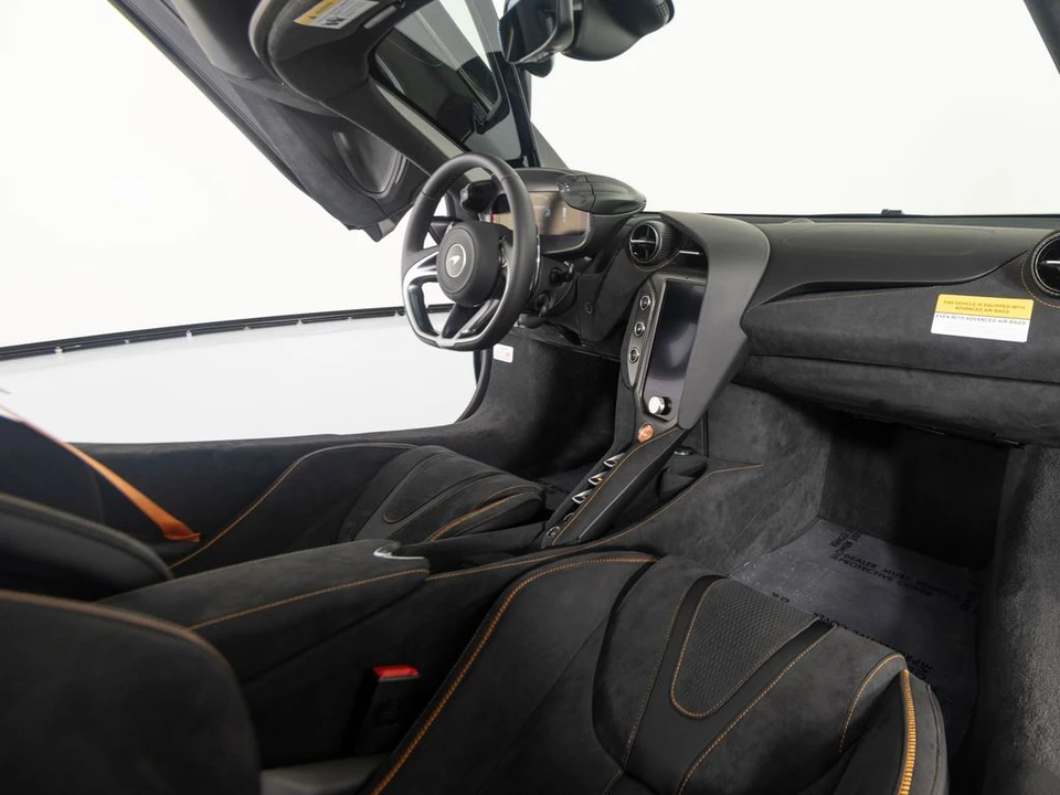 2027 McLaren 750S - Image 26 of 31