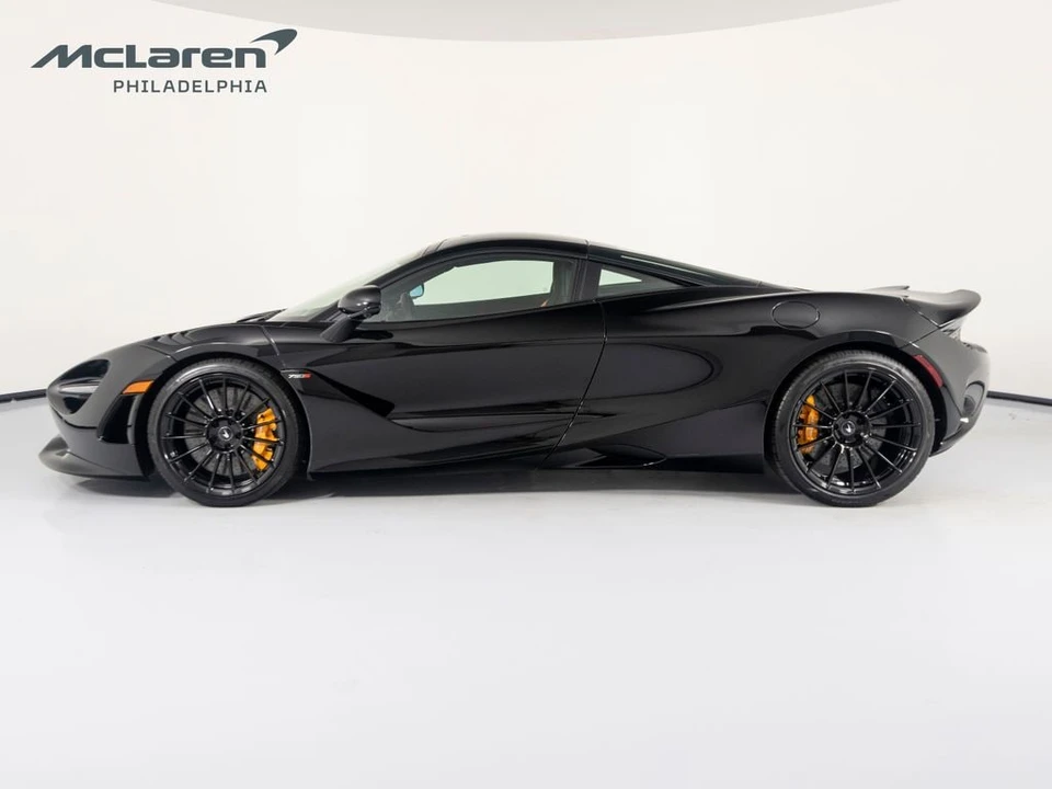 2027 McLaren 750S - Image 2 of 31