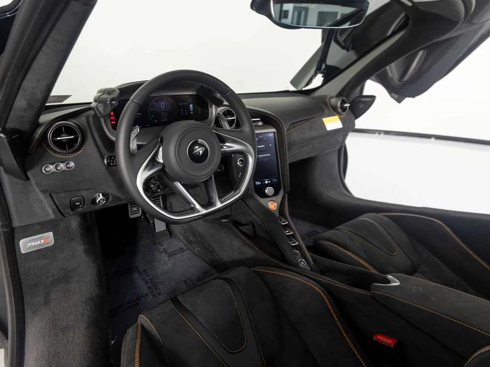 2027 McLaren 750S - Image 13 of 31