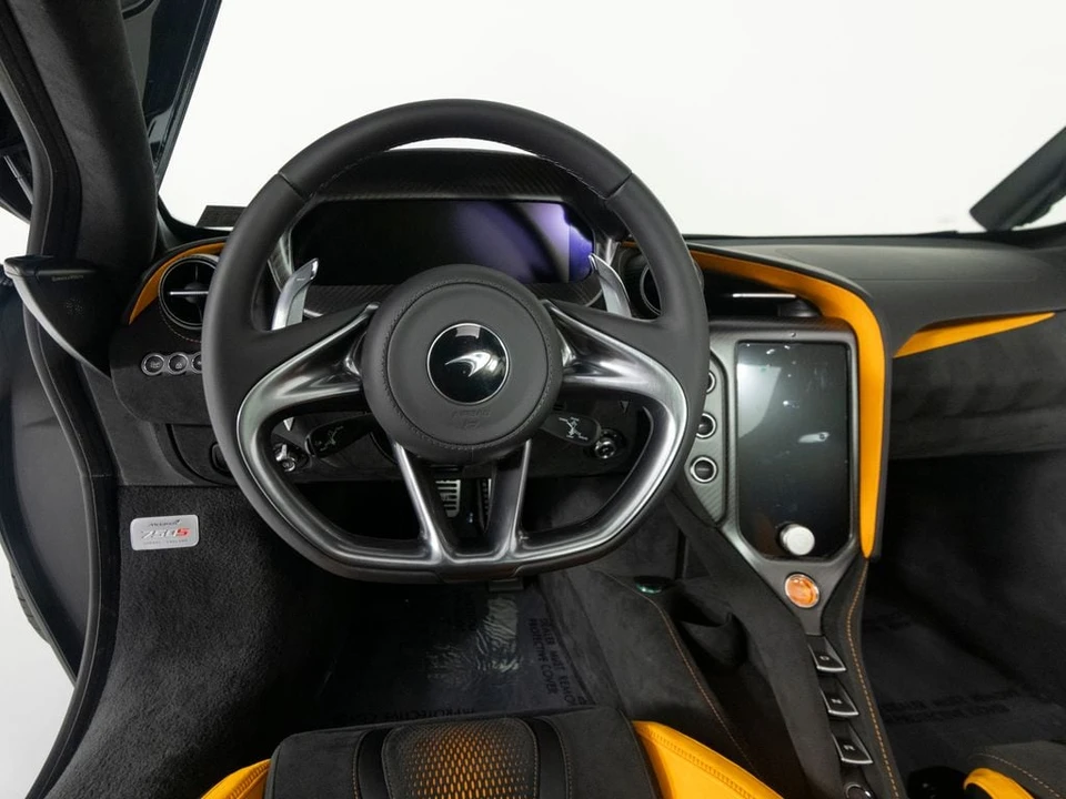 2027 McLaren 750S - Image 17 of 31