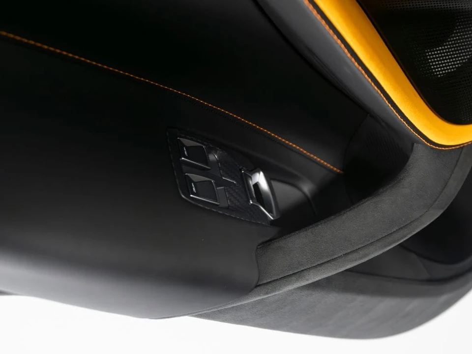 2027 McLaren 750S - Image 13 of 31