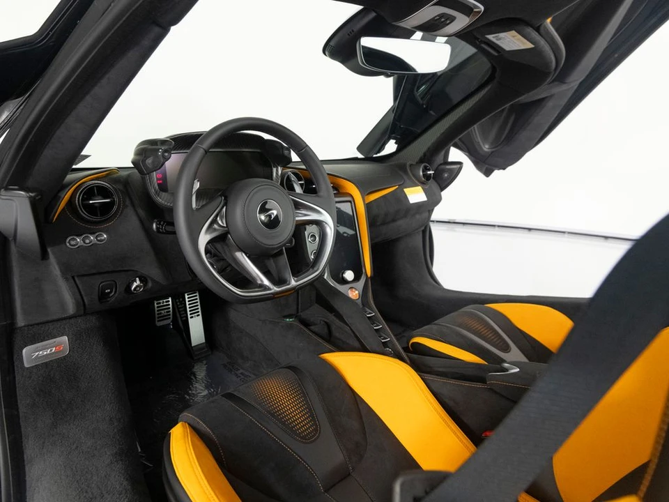 2027 McLaren 750S - Image 16 of 31