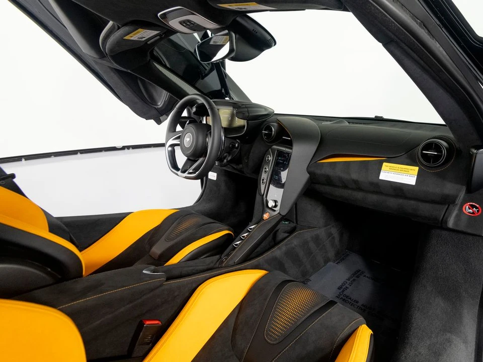 2027 McLaren 750S - Image 28 of 31