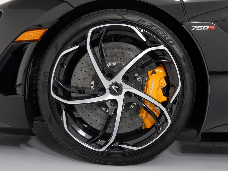 2027 McLaren 750S - Image 9 of 31